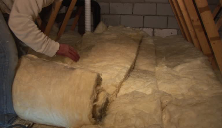 DIY Loft Insulation vs Professional Loft Insulation Installers
